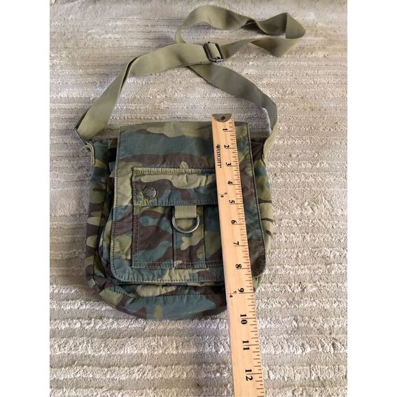 Old Navy Messenger Crossbody Bag Camo One Size - Picture 10 of 11